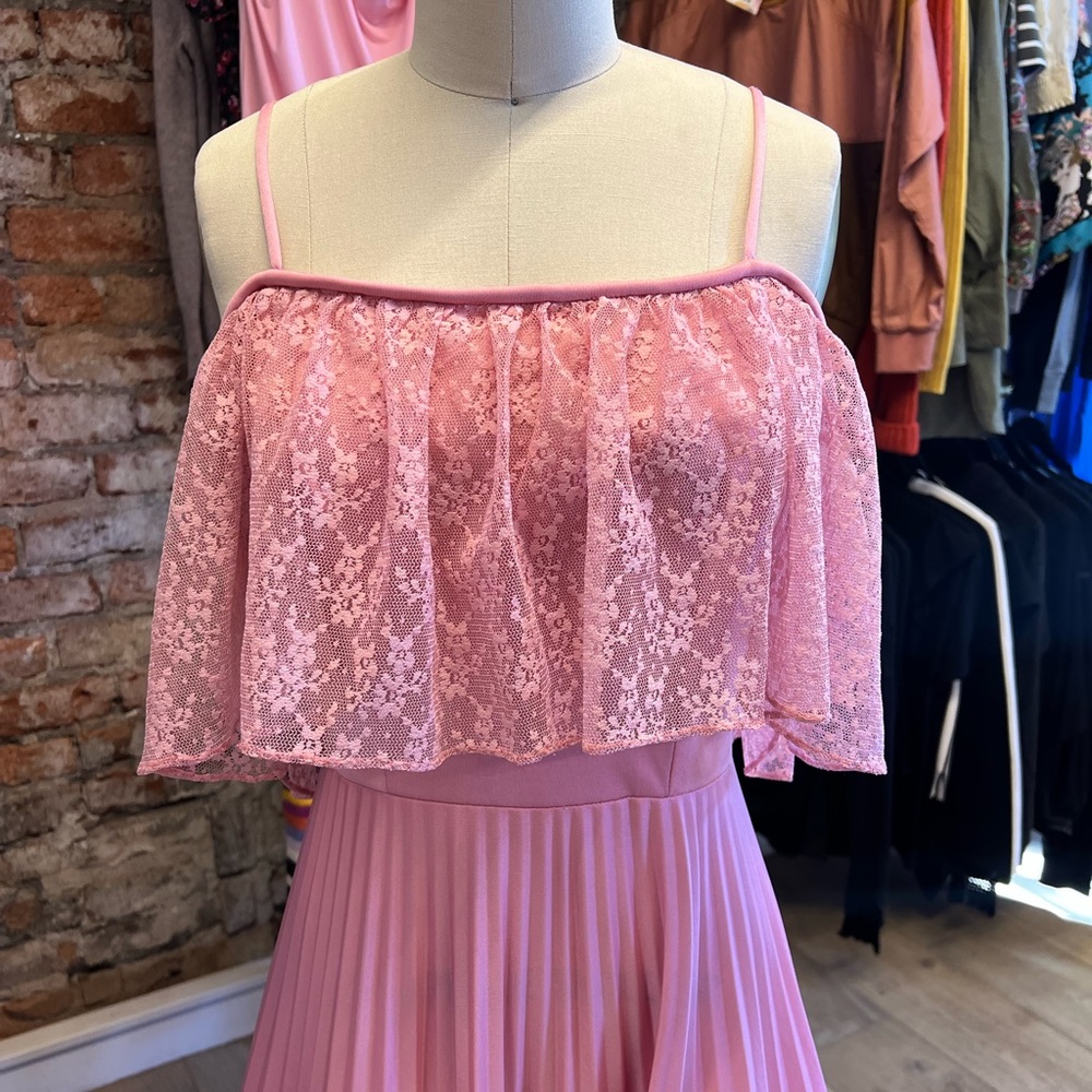 Beautiful vintage 1970s fun ladies pink disco style dress